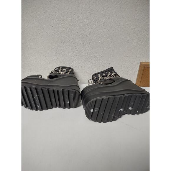 Demonia Wave 22 6” Platform Wedge Ankle Cutout Boot Goth Chain Halloween Sz 6 - Picture 10 of 16